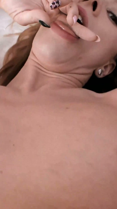 モンスターコックは巨乳の生姜熟女サタ・ジョーンズを潮吹きさせます-不道徳な家族4K | クリップ 2
