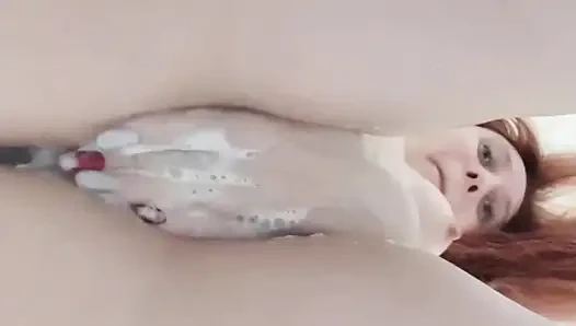 Kızıl Saçlı Milf Duşta Sıçrayışı