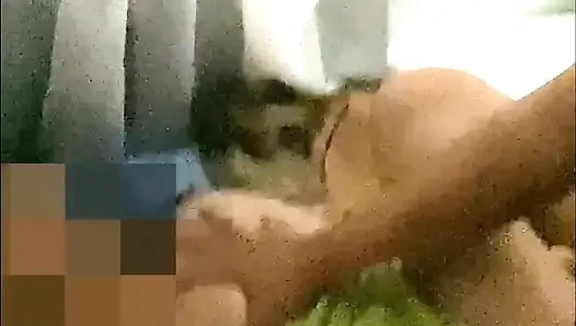 Lezzetli sikiş arkadaşı azdığında, onu dölle besliyor