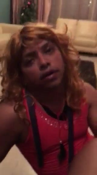 女装男がチンポをしゃぶる