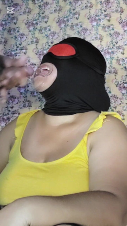Soție desi adânc în gât
