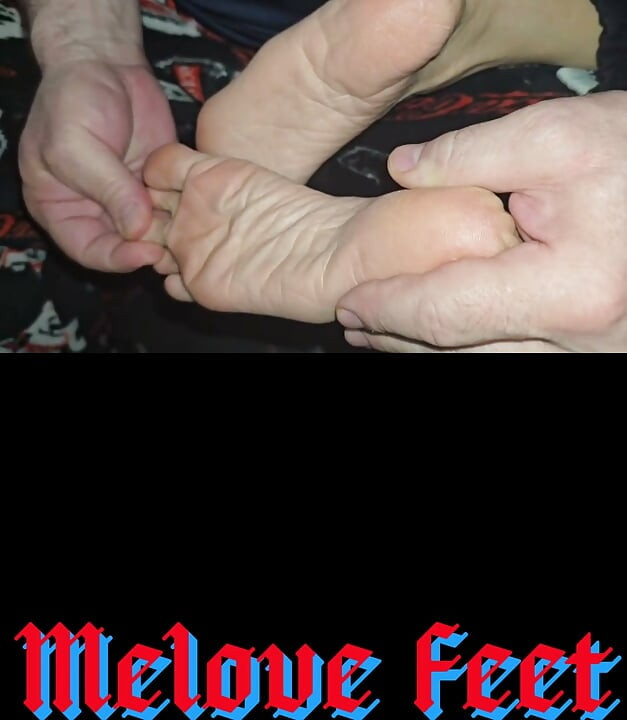 Massaging Melove's Sexy Wrinkled Soles