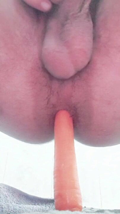 Gay jerking solo