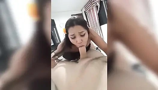 Латинская шлюшка из Медельина пересекла Дарин джунгли, прибыла в Соединенные Штаты и в конце концов сделала то же самое, что она делала раньше