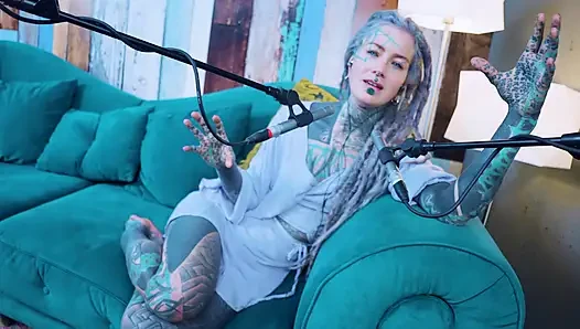 Ich spreche über M - Musik - ASMR podcast SFW spricht goth dünnes mädchen dreadlocks tattoo-modell inked mädchen