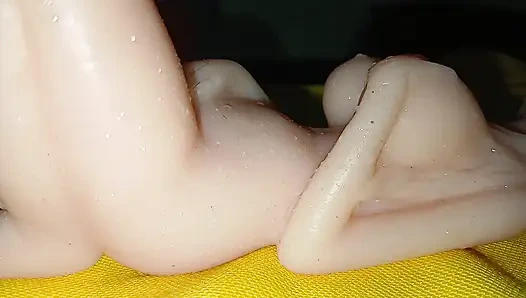 Cewek sange ini lagi asik mainin mainan seks ukuran 4k - solo doll experience