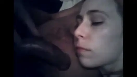 Lil mary head, während sie pinkelt