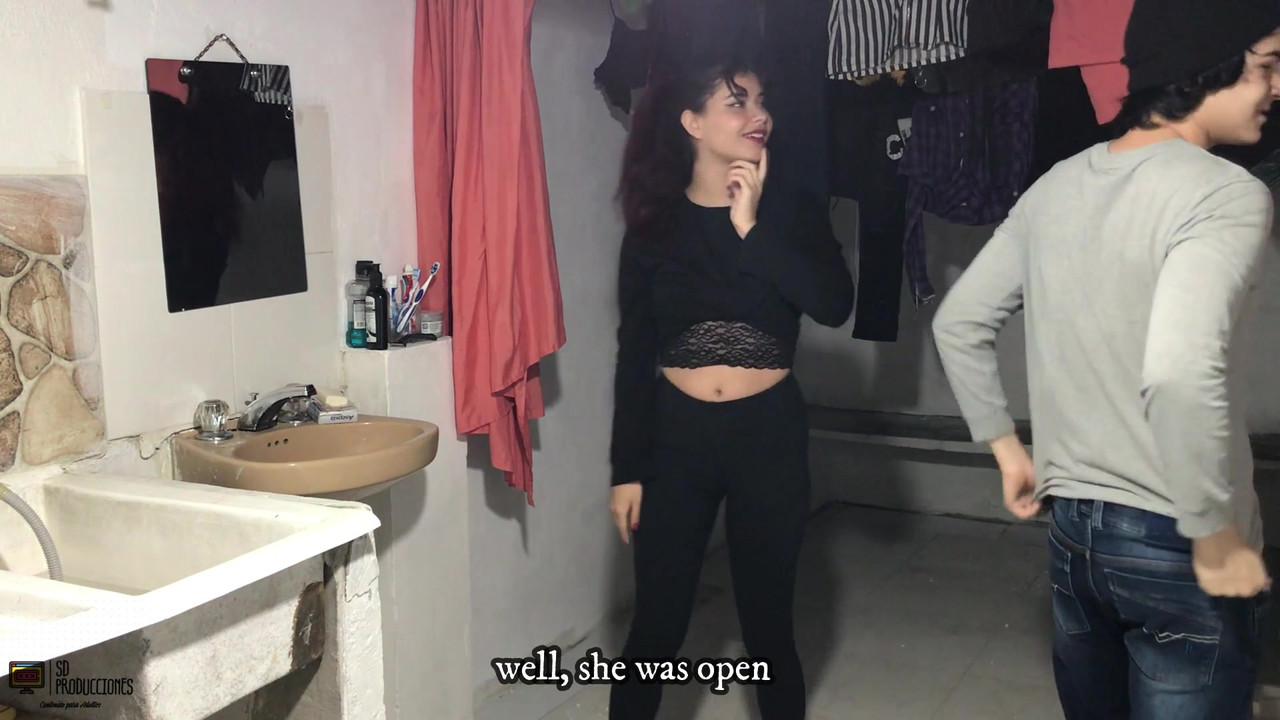 美丽的拉丁女郎被男友的大鸡巴以多个姿势性交 - 西班牙语色情