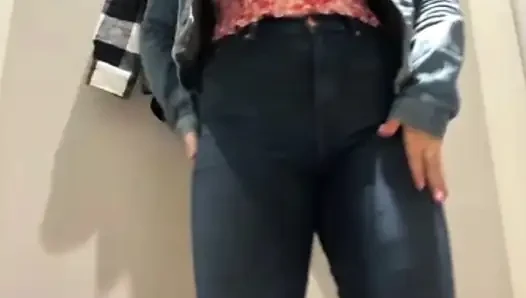 Soyunma odasında aşırı yakın çekim sikişiyor jucielussie