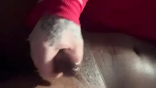 Белая шлюшка доит мой большой черный член