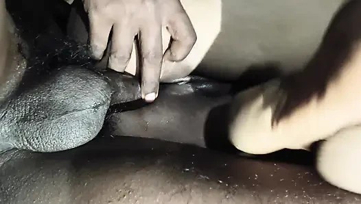 Menyetubuhi setengah-dan mengisap penisku