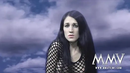 Sevimli Meli bir çift partisine katılıyor