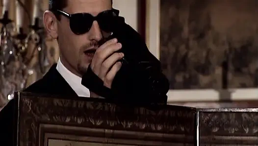 Pelacur Jerman bertopeng menikmati aksi fisting dan ngentot anal threesome