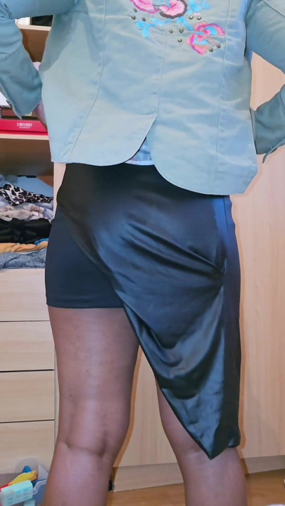 Key moment from "Beautiful Ebony Teen Buttocks 1"