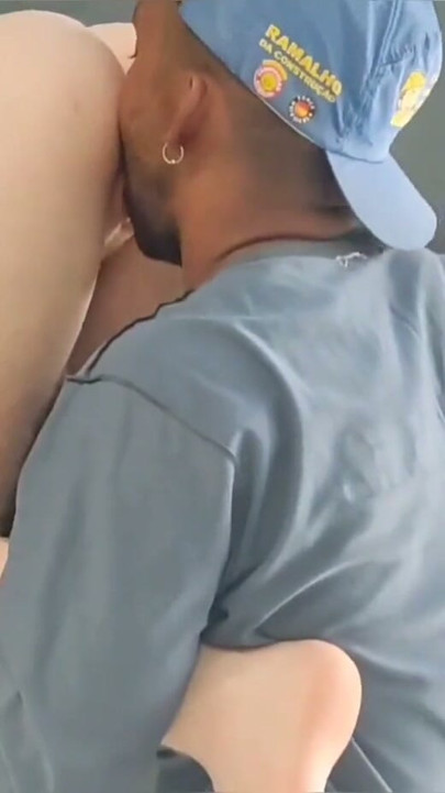 점심 을 먹을 시간이되었을 때, 가스가 다 떨어졌고, 돈이 없었고 나는 그것을 완전히 알몸으로 받았기 때문에 그는 | 클립 2