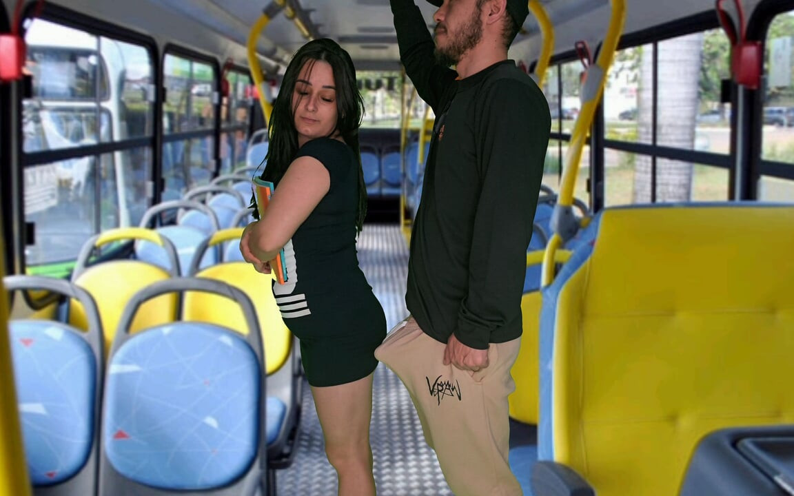 Estudante fodida e enrabada dentro do autocarro!