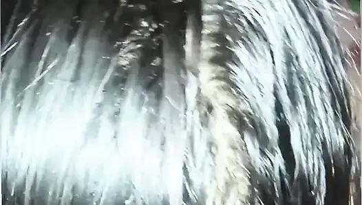 Aku memasukan kontolku ke mulut divya malam-malam.