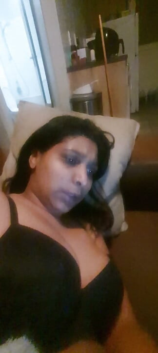 Busty Indian MILF daje pozwolenie na ruchanie