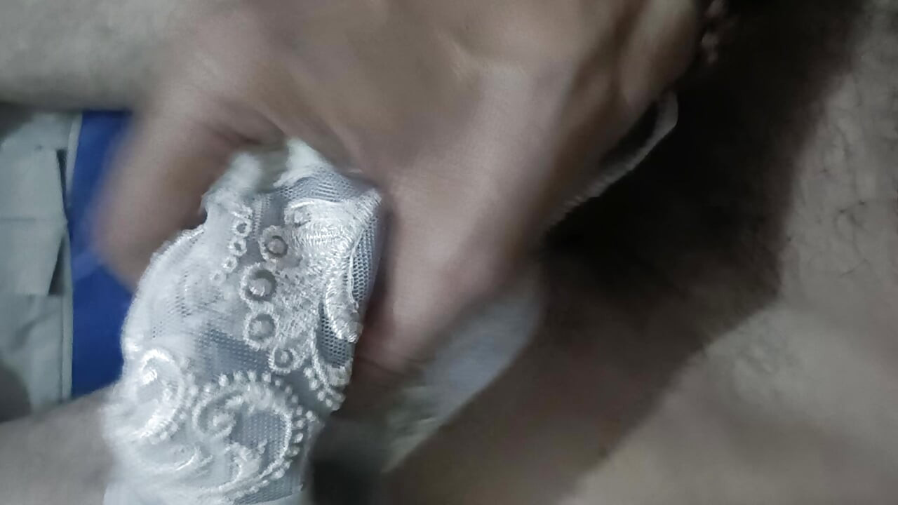 Mene meri dost ki bra leke hilaya