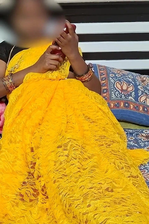 印度妻子的秘密幻想 - 丈夫和他的表妹一起在他里面