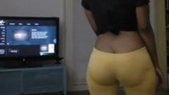 yellow pants twerk