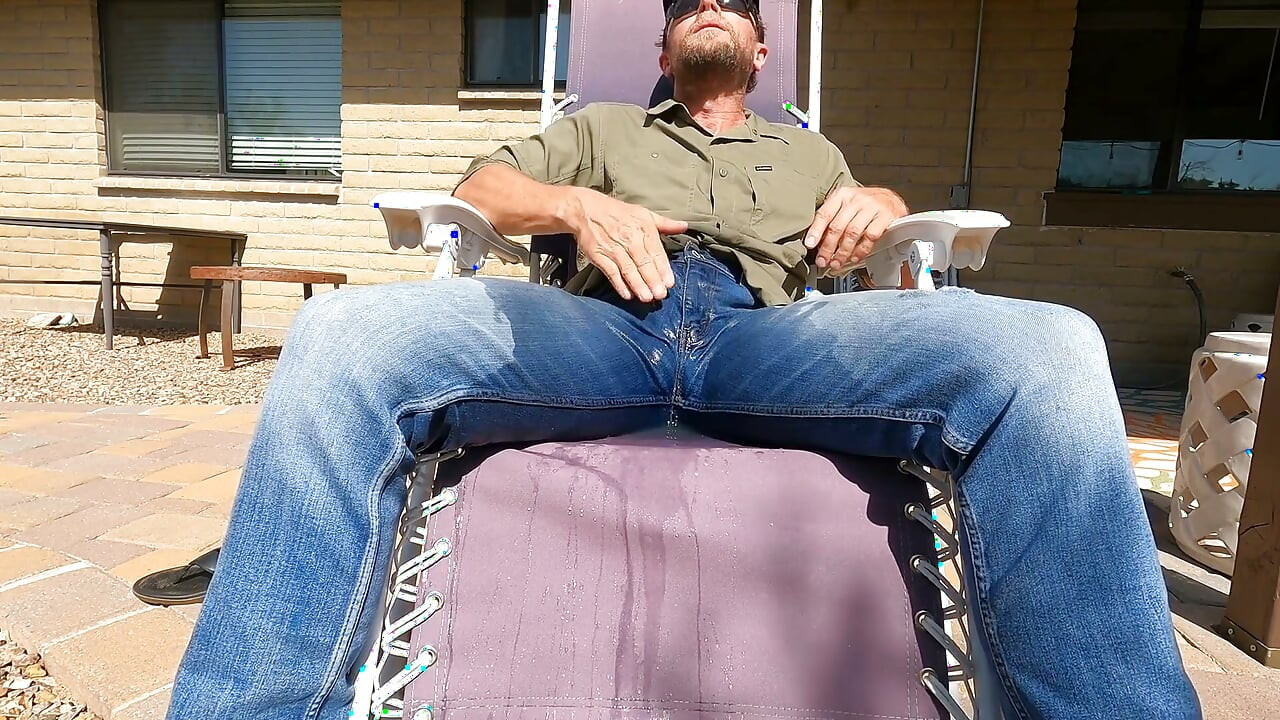 Giving Some Airbnb Neighbors a Jeans Wetting Piss Show