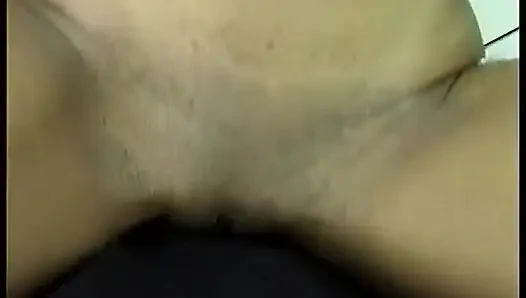 Vollbusige ebenholz-MILF mit falschen titten bückt sich für ein schönes hardcore-hämmern