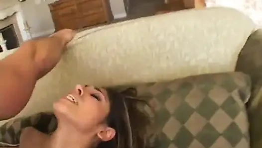 Hintli bomba kanepede adamın şişman yarağına biniyor