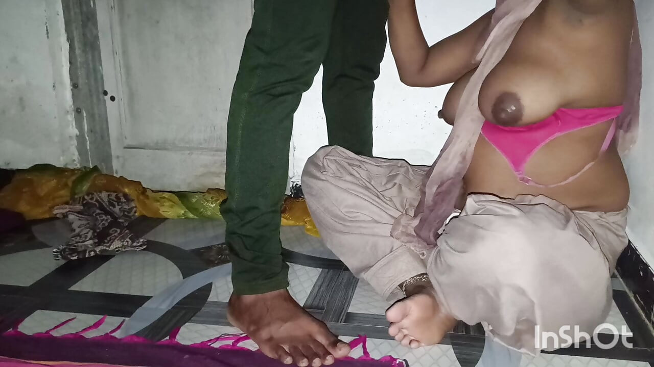 Aunty ji ise Chus Lo jaldi se Koi a jaega Koi a jaega