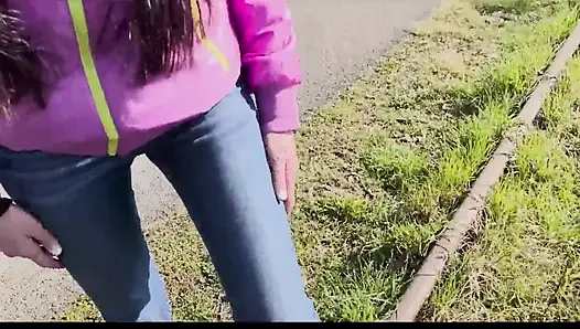 Фантазии Лары, эпизод 2 - в лесу ищет члены, чтобы пососать