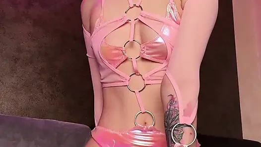 Hatun kostümleri denedikten sonra azdı ve iki kez geldi