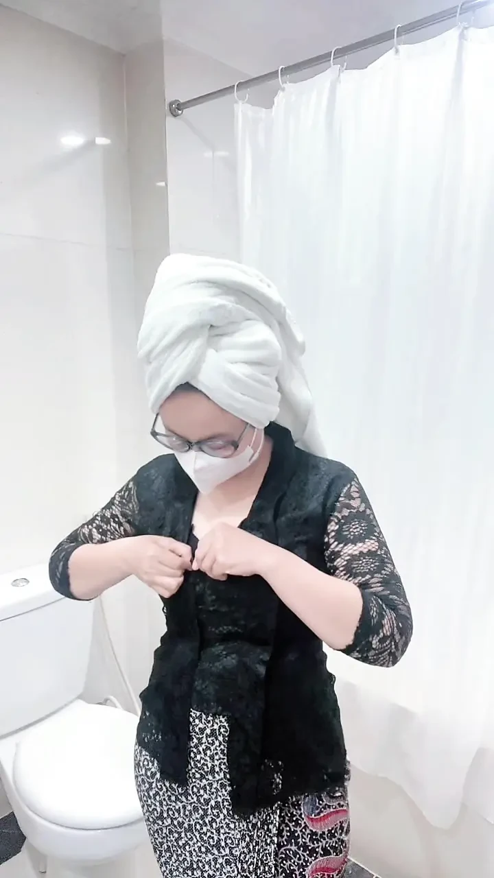 The charm of a black kebaya woman takes a shower and masturbates