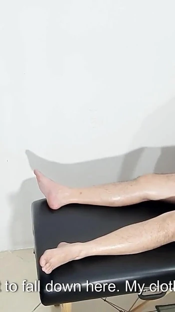 Emotional moment from "Taking off the naive masseuse's clothes to touch her and convince her to have sex. Massage therapist"