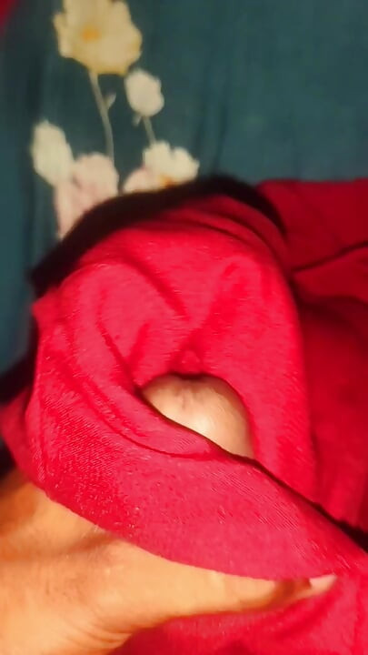 Saya melancap dengan blaus adik ipar saya.