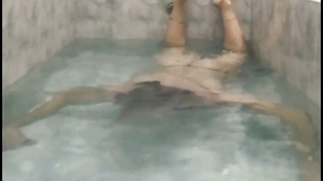 Bandar sissy underwater flexible bath with orgasm