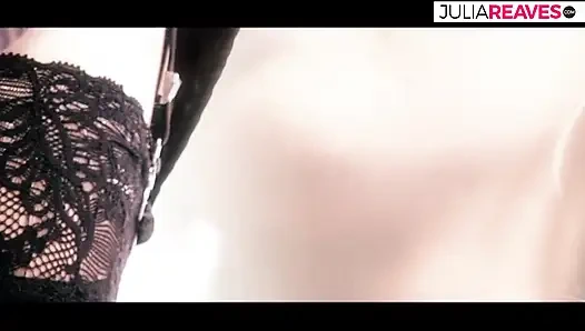 Ateşli kız canavar bir yarak sıkı amcığını sikerken zevkle çığlık atıyor