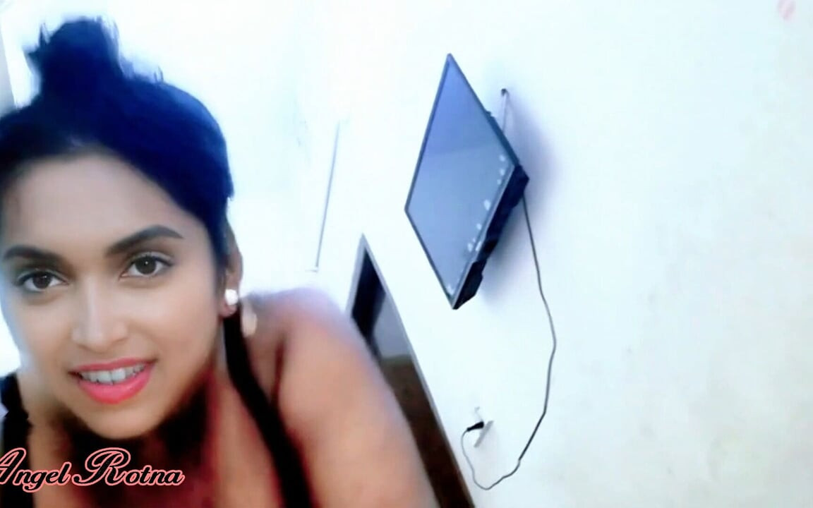 ganv ki seksi sauteli bahan savaari kar rahi hai