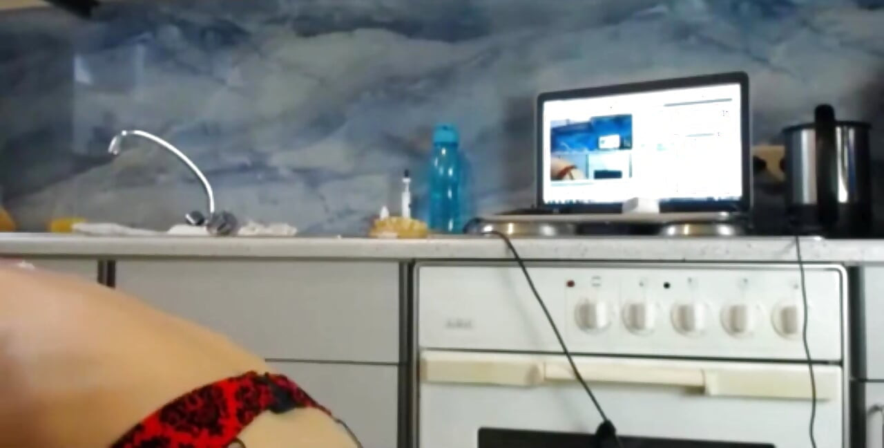 Hot Sexydea Playing on Live Webcam