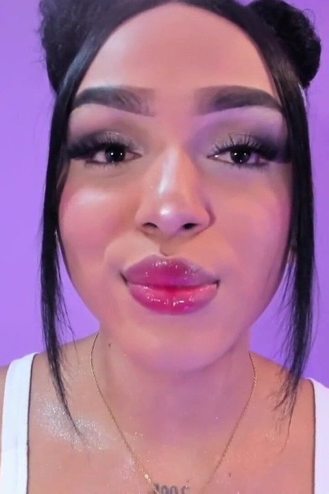 ปากฉ่ําเซ็กซี่