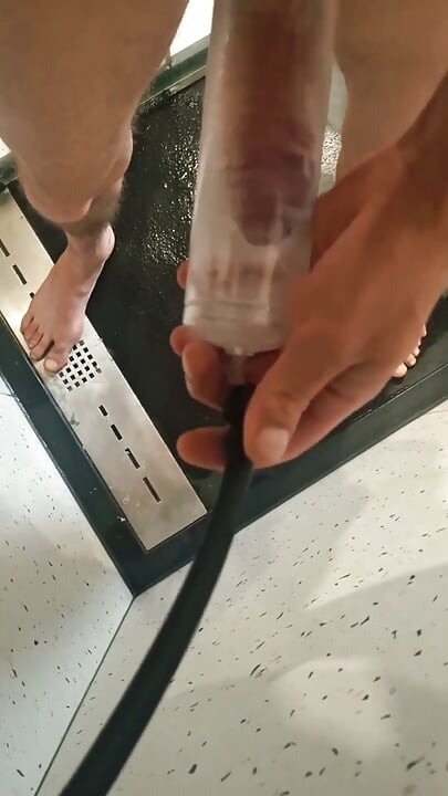 玩弄吸奶器