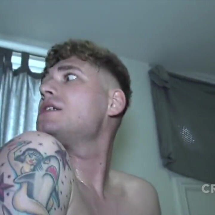 ツインクのブレット・タイラーがアーロン・マスターに生で犯される