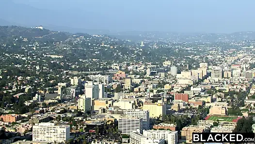 BLACKED большой черный член - любопытная миниатюрная студентка, Selena Love не может устоять перед массивным членом босса