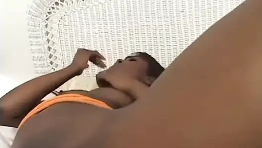 India hitam dengan kontol putih di pantat