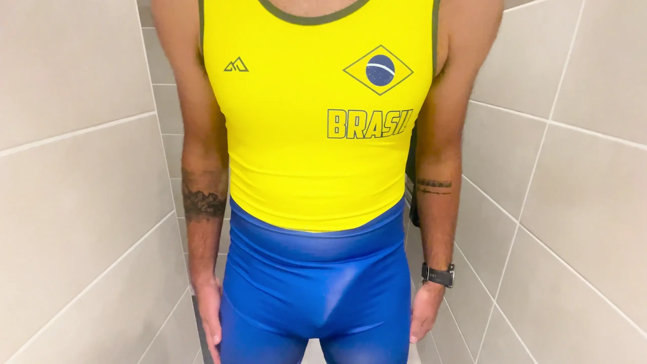 Sexy jock showing off in his big dick in new singlet leading to huge amounts of cum