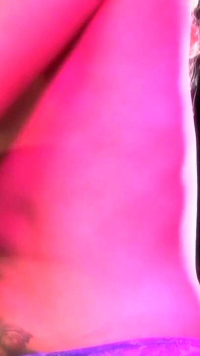 Quatro beldades glamourosas participam de uma verdadeira bacanal em boate | Clipe 3