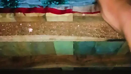 Sister-in-law's bad fucking and spreading both her legs, put the whole penis and took out the piss from the pussy.