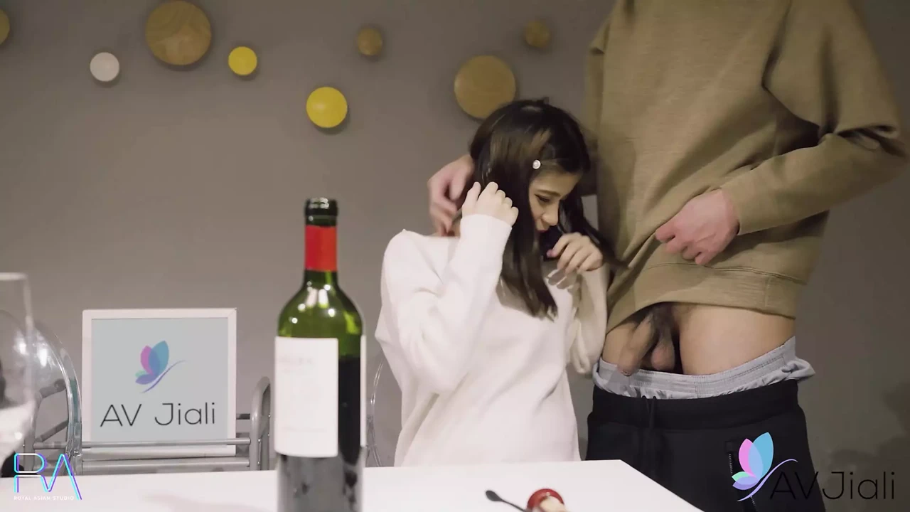 Brunette Chinese housewife Hee Hee had intense sex with her lover.