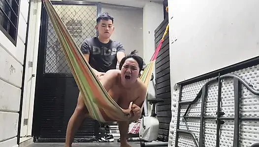 ASIATISCHE MILF HARDCORE BEIM SCHWINGEN HART GEFICKT