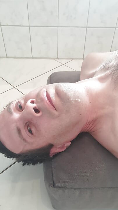 אני מזיין את הגרון של עצמי