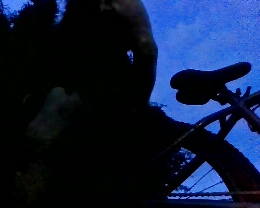 Slut fucks herself on the side of the road for cars to see